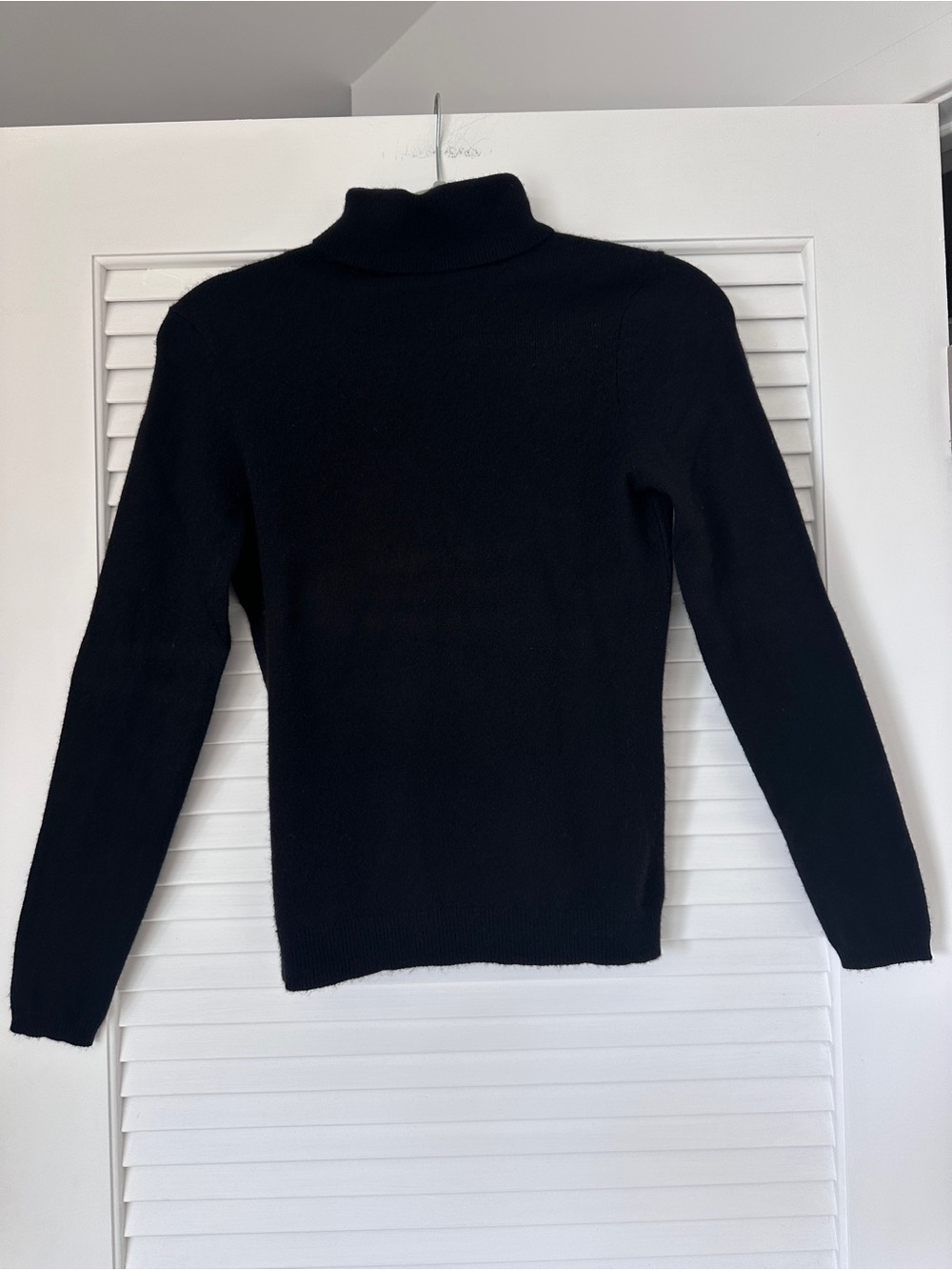 Bloomingdale's 100% Cashmere Black Turtleneck Sweater Women's S